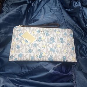 Michael Kors Jet Set Charm Clutch Wristlet NWT